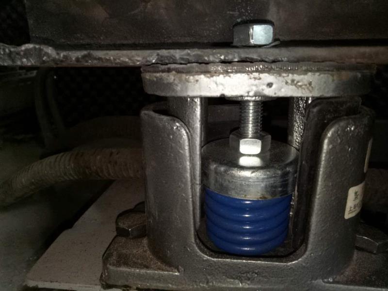 風(fēng)機(jī)安裝彈簧減震器后直接壓扁了怎么辦？